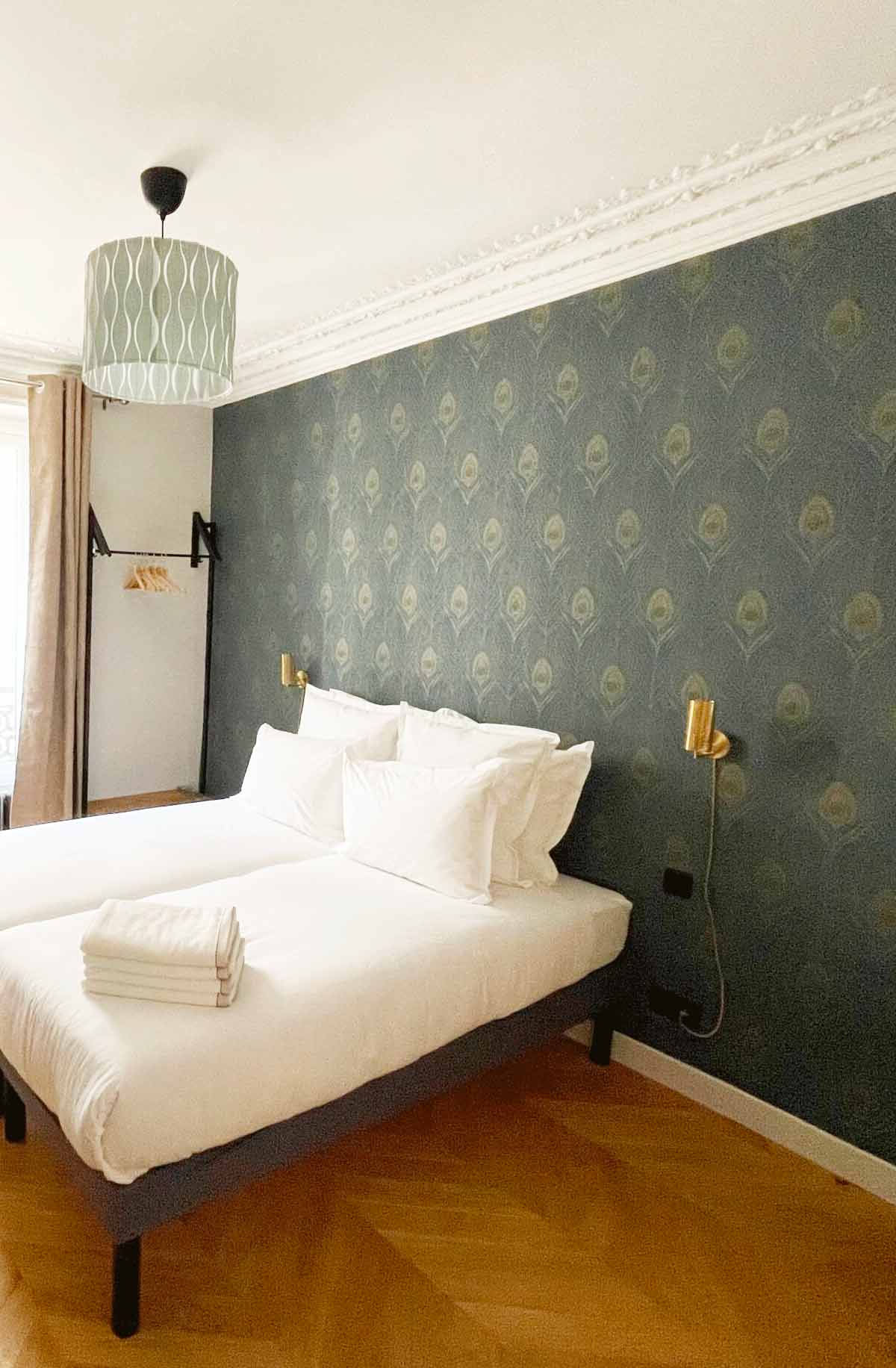 travaux installation papier peint renvoation appartement paris